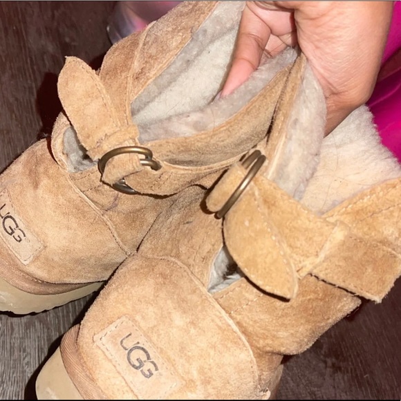 Waterproof UGGS - Picture 2 of 2